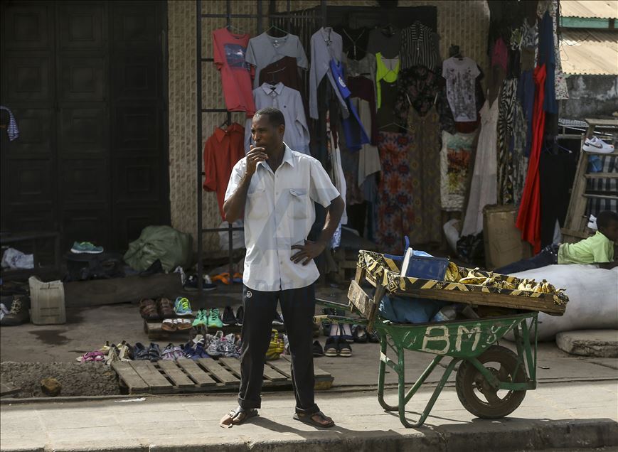 Gambiya'nın başkenti Banjul'da günlük yaşam