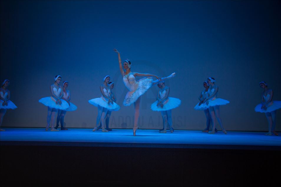 Swan Lake of Tchaikovsky in Colombia