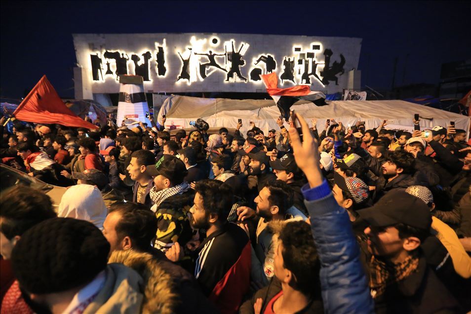 العراق.. الصدر يندد بفشل السياسيين ويدعو للاعتصام
