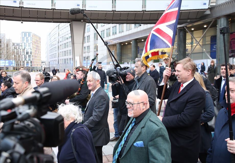 Deputetët britanikë filluan të largohen nga ndërtesa e PE-së
