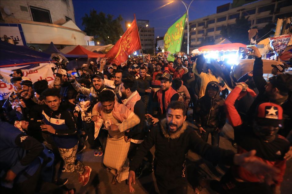 العراق.. الصدر يندد بفشل السياسيين ويدعو للاعتصام
