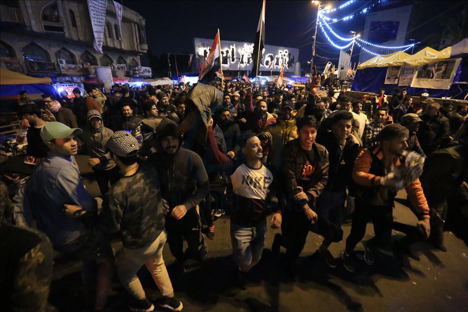 العراق.. الصدر يندد بفشل السياسيين ويدعو للاعتصام
