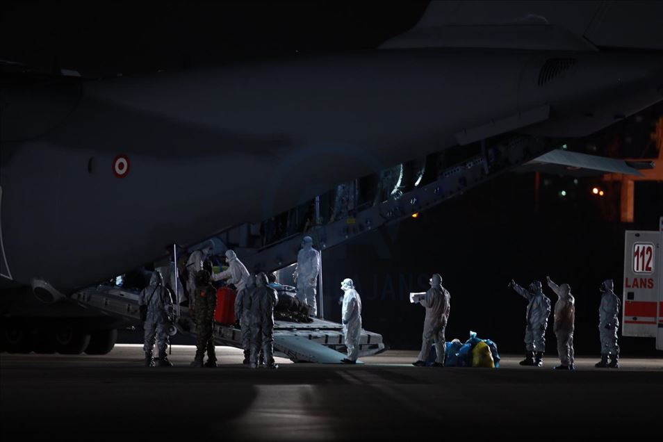 Ankara, mbërrin avioni me 42 personat e evakuuar nga Kina
