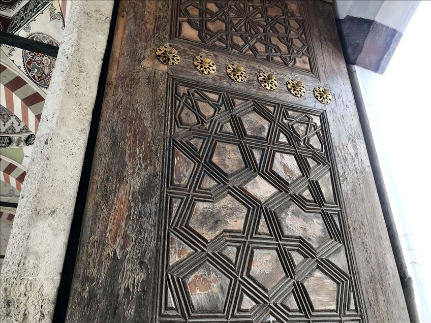 Asırlık kapıların ömrünü "özel ekip" uzatıyor