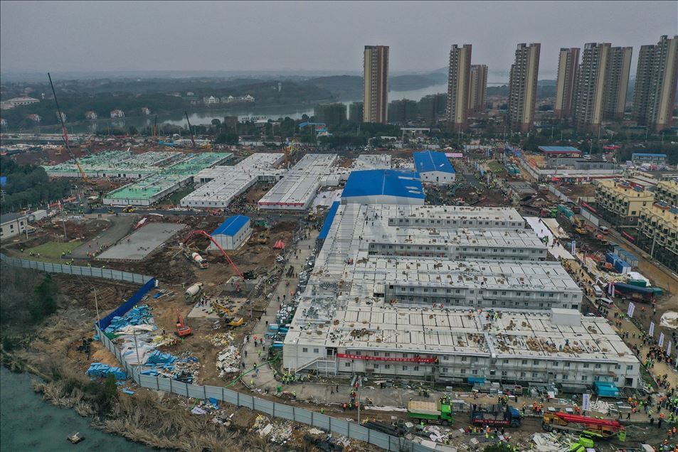 Pembangunan rumah sakit untuk korban virus korona di Wuhan