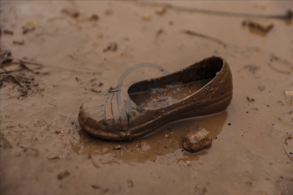 صور الأناضول تُلهم المتطوعين لإغاثة إدلب السورية