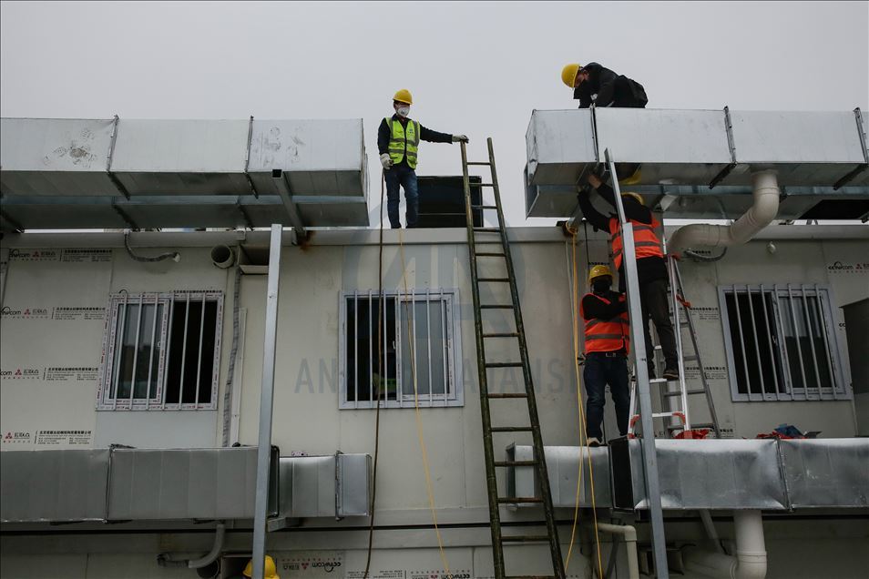 Pembangunan rumah sakit untuk korban virus korona di Wuhan