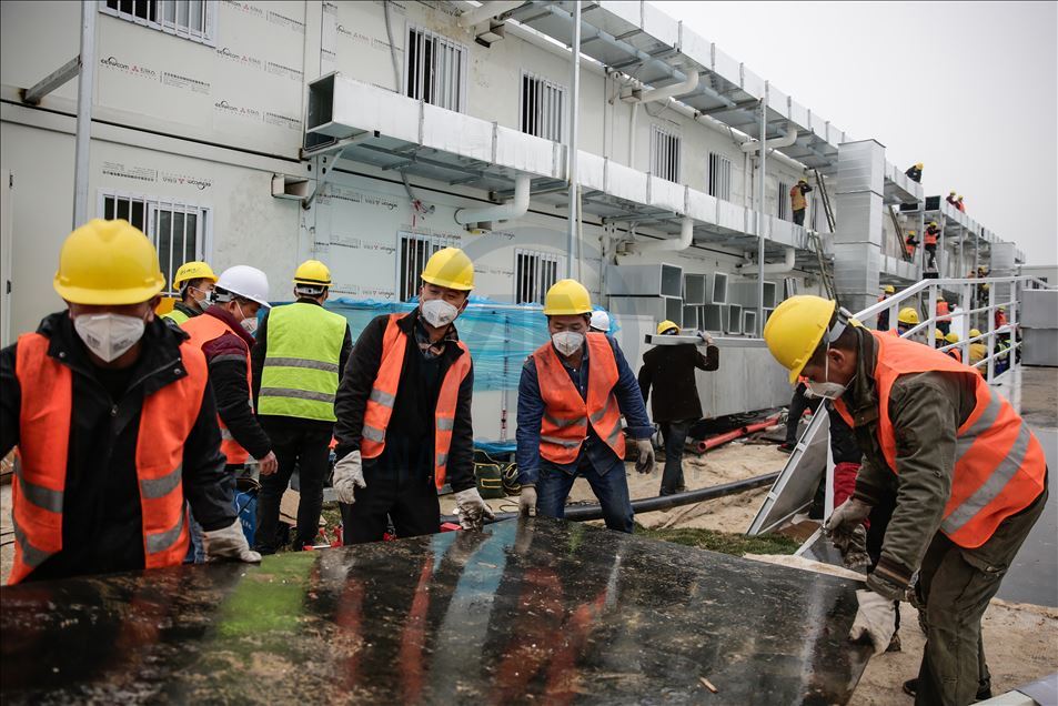 Pembangunan rumah sakit untuk korban virus korona di Wuhan