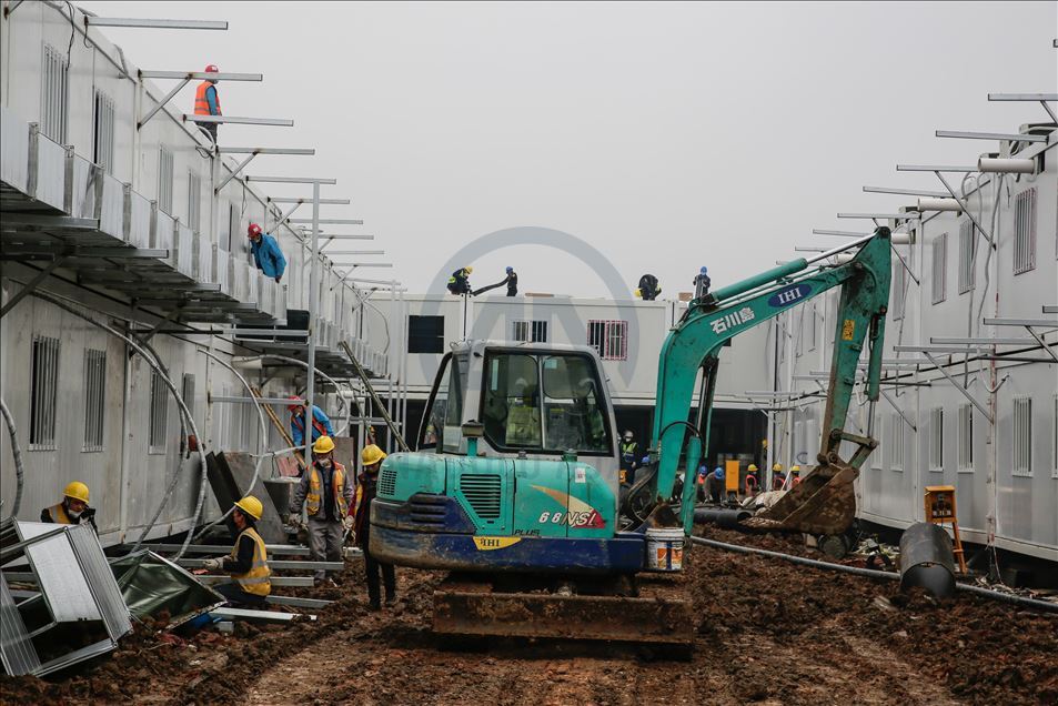 Vuhan kentinde inşa edilen Huoshenshan Hastanesi'nin yapımı hızla devam ediyor 