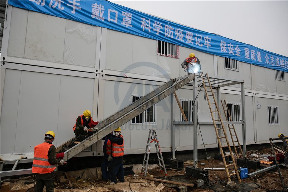 Pembangunan rumah sakit untuk korban virus korona di Wuhan