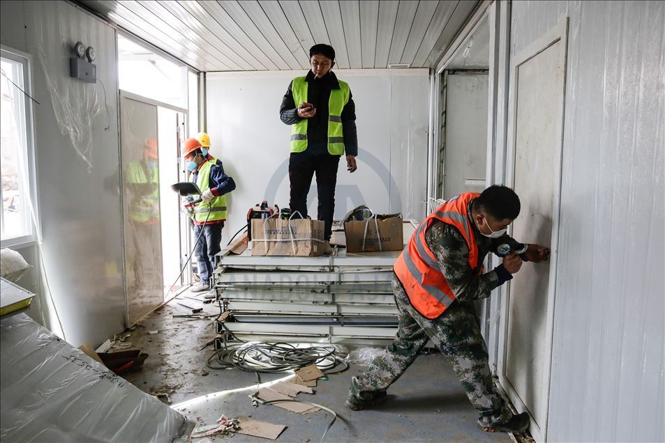 Pembangunan rumah sakit untuk korban virus korona di Wuhan