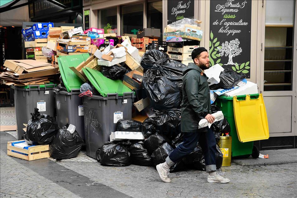 Trash Collector Trade Union Strike against pension reform in Paris