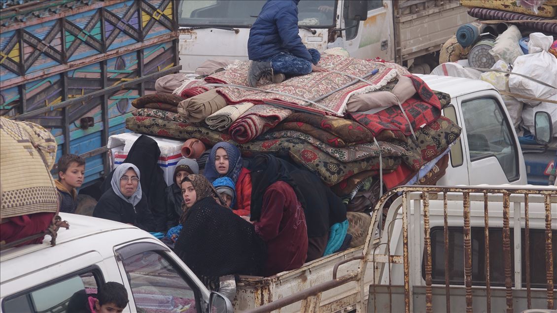 Près de 40 mille civils ont fui Idleb vers la frontière turque au cours des dernières 48 heures en raison des attaques du Régime syrien et de son allié russe