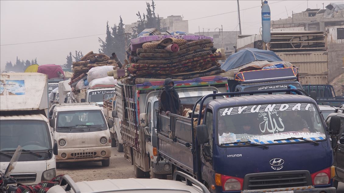 Près de 40 mille civils ont fui Idleb vers la frontière turque au cours des dernières 48 heures en raison des attaques du Régime syrien et de son allié russe
