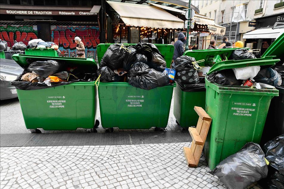 Trash Collector Trade Union Strike against pension reform in Paris