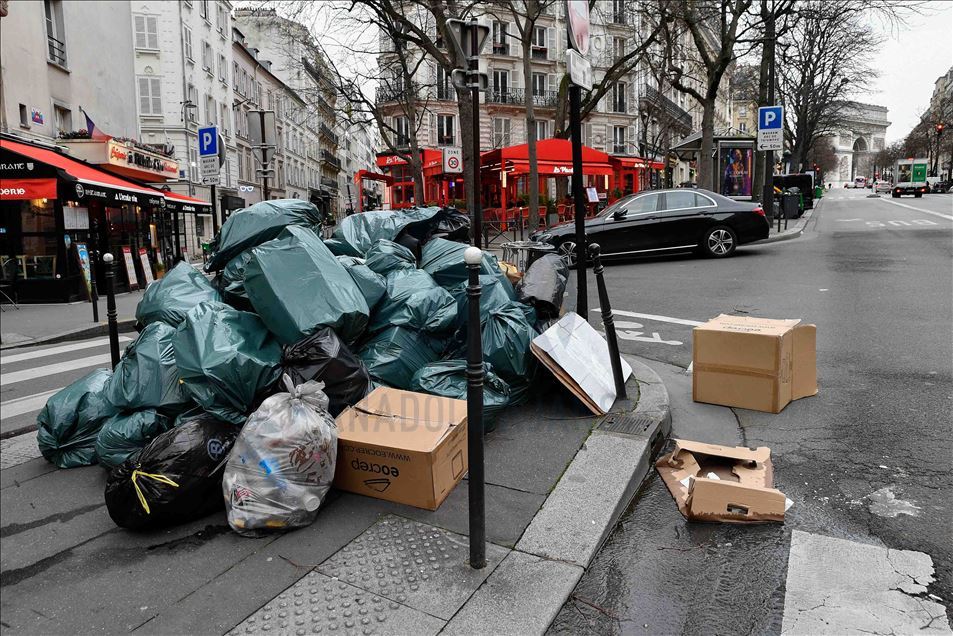 Trash Collector Trade Union Strike against pension reform in Paris
