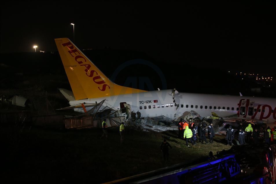 Turkey: Plane skids off runway in airport in Istanbul
