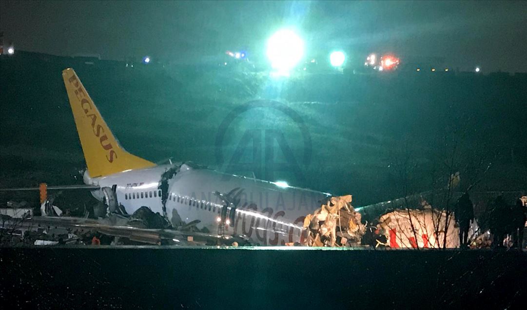 Turkey: Plane skids off runway in airport in Istanbul