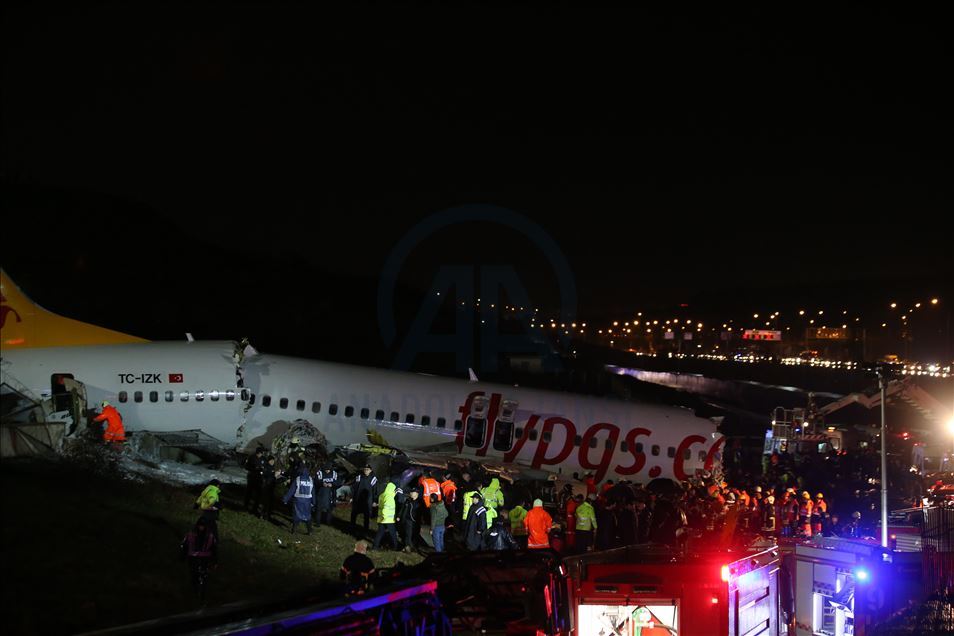 Turkey: Plane skids off runway in airport in Istanbul
