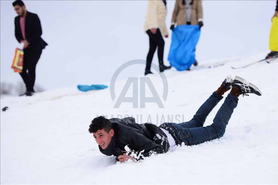 پێنجوێن.. فێستیڤاڵی خلیسکان لەسەر بەفر