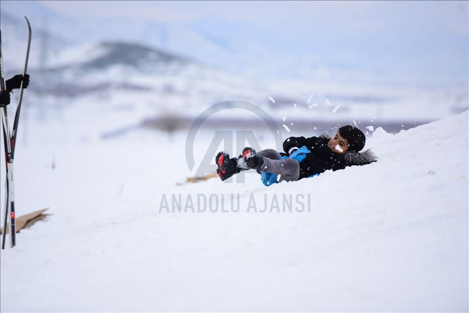پێنجوێن.. فێستیڤاڵی خلیسکان لەسەر بەفر