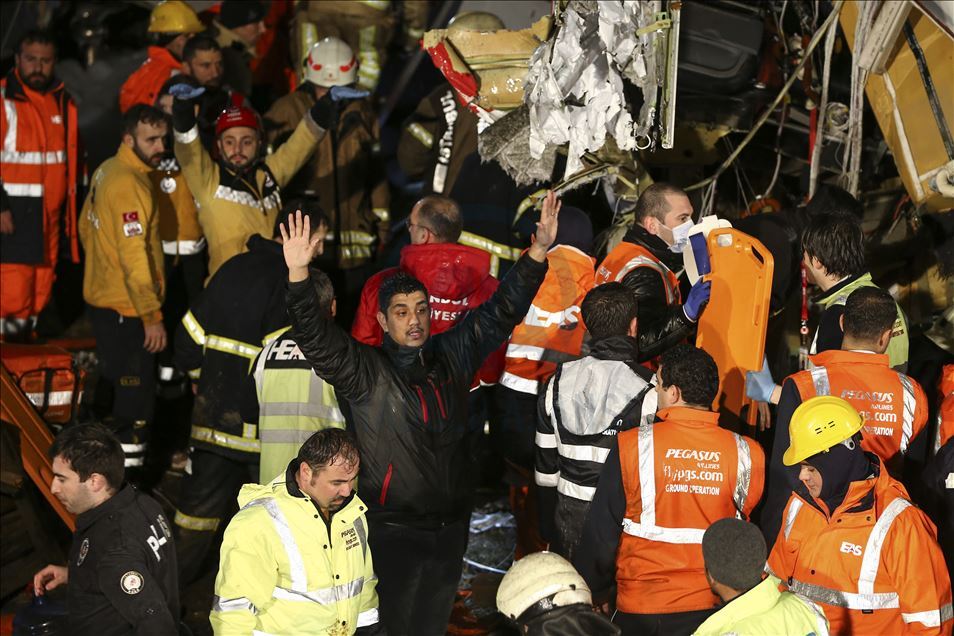 Turkey: Plane skids off runway in airport in Istanbul