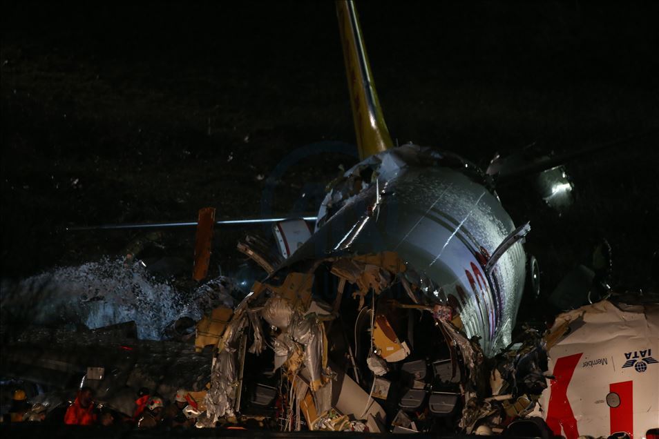 Turkey: Plane skids off runway in airport in Istanbul
