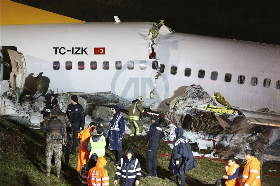 Turkey: Plane skids off runway in airport in Istanbul