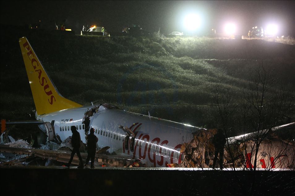 Turkey: Plane skids off runway in airport in Istanbul
