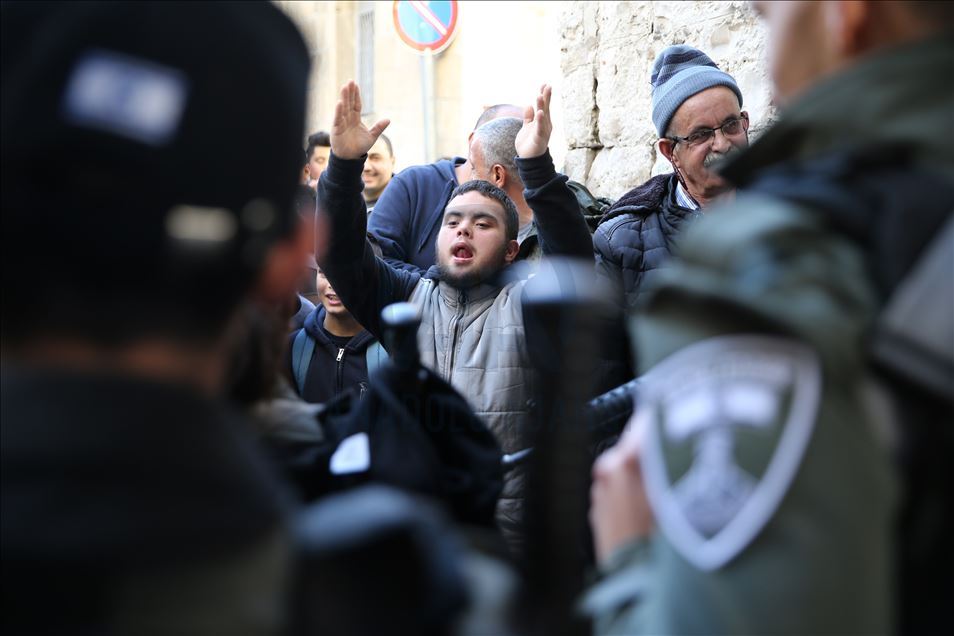 الشرطة الإسرائيلية تقتل فلسطينيا قرب المسجد الأقصى