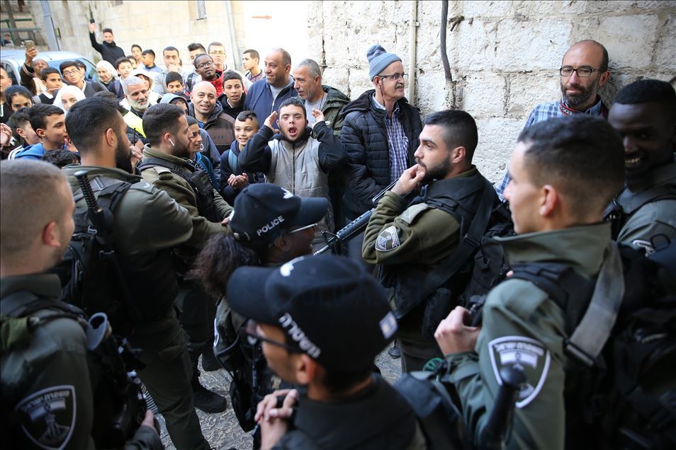 الشرطة الإسرائيلية تقتل فلسطينيا قرب المسجد الأقصى