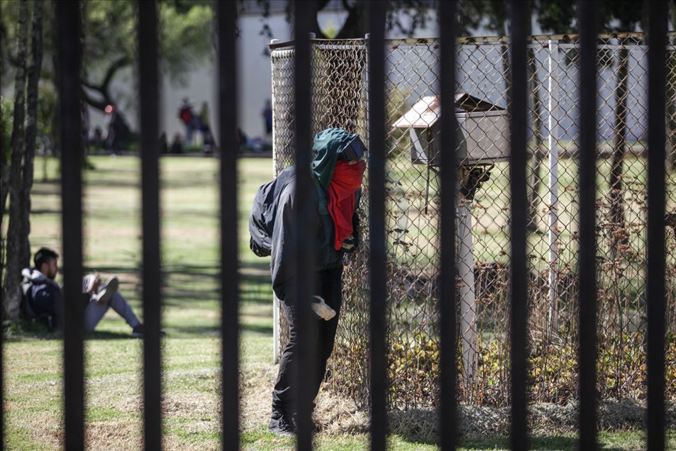 Enfrentamientos entre estudiantes y escuadrón móvil contra disturbios (ESMAD) en Bogotá