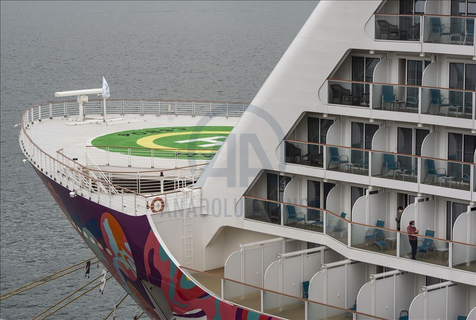 Dream World Cruise gemisi koronavirüs nedeniyle karantina altına alınarak Hong Kong'a yanaştı