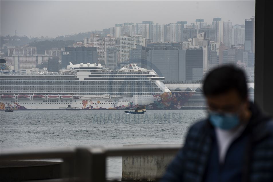 Dream World Cruise gemisi koronavirüs nedeniyle karantina altına alınarak Hong Kong'a yanaştı