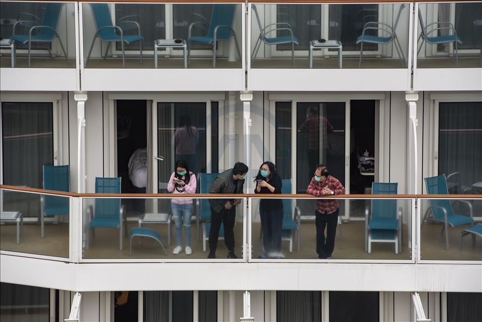 Dream World Cruise gemisi koronavirüs nedeniyle karantina altına alınarak Hong Kong'a yanaştı