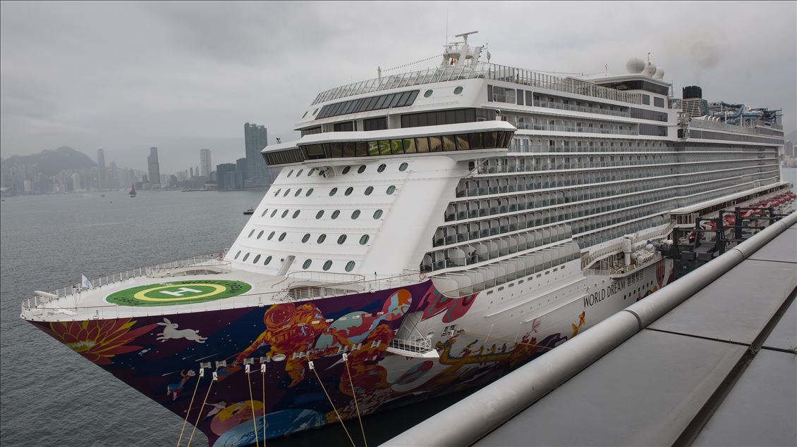 Dream World Cruise gemisi koronavirüs nedeniyle karantina altına alınarak Hong Kong'a yanaştı
