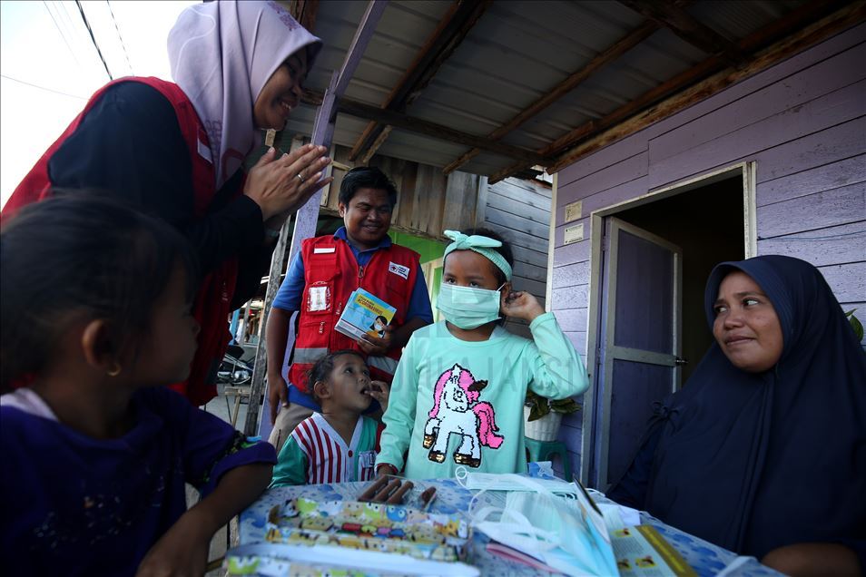 Sosialisi virus korona kepada warga di sekitar pusat observasi WNI, dari Wuha