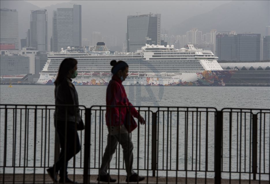 Dream World Cruise gemisi koronavirüs nedeniyle karantina altına alınarak Hong Kong'a yanaştı