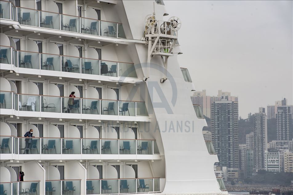 Dream World Cruise gemisi koronavirüs nedeniyle karantina altına alınarak Hong Kong'a yanaştı
