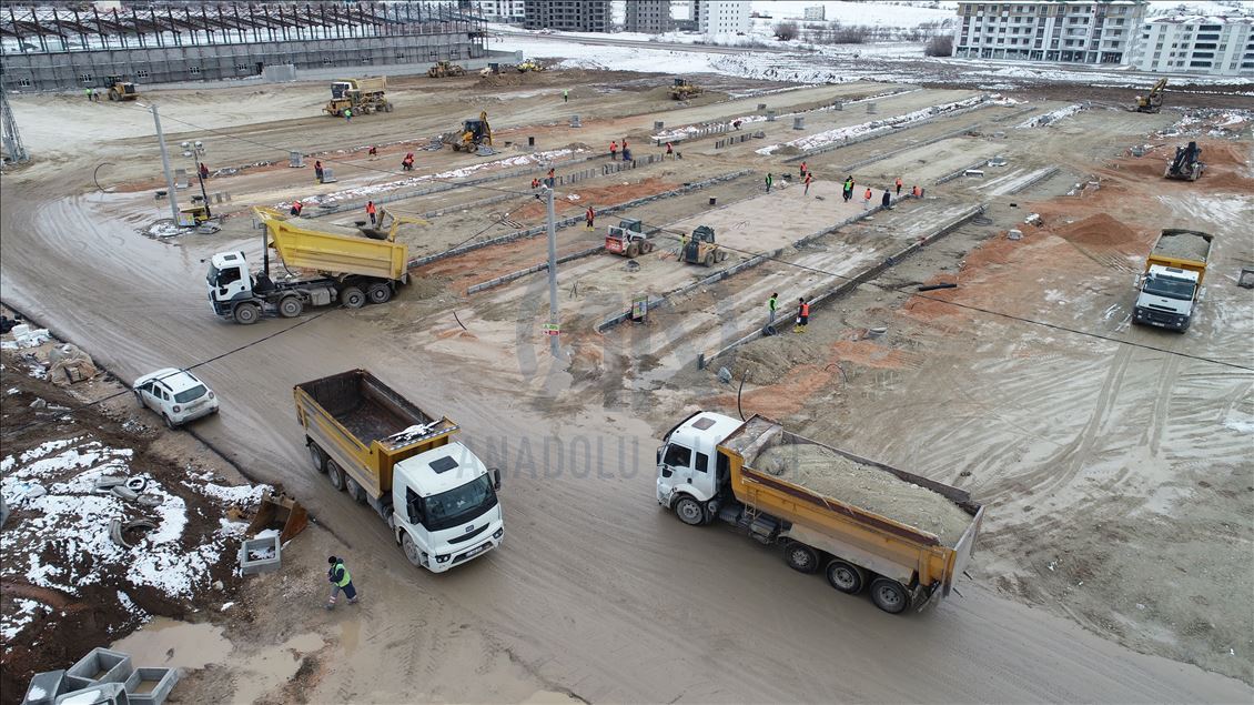 Elazığ'da depremzedelerin yaraları sarılıyor