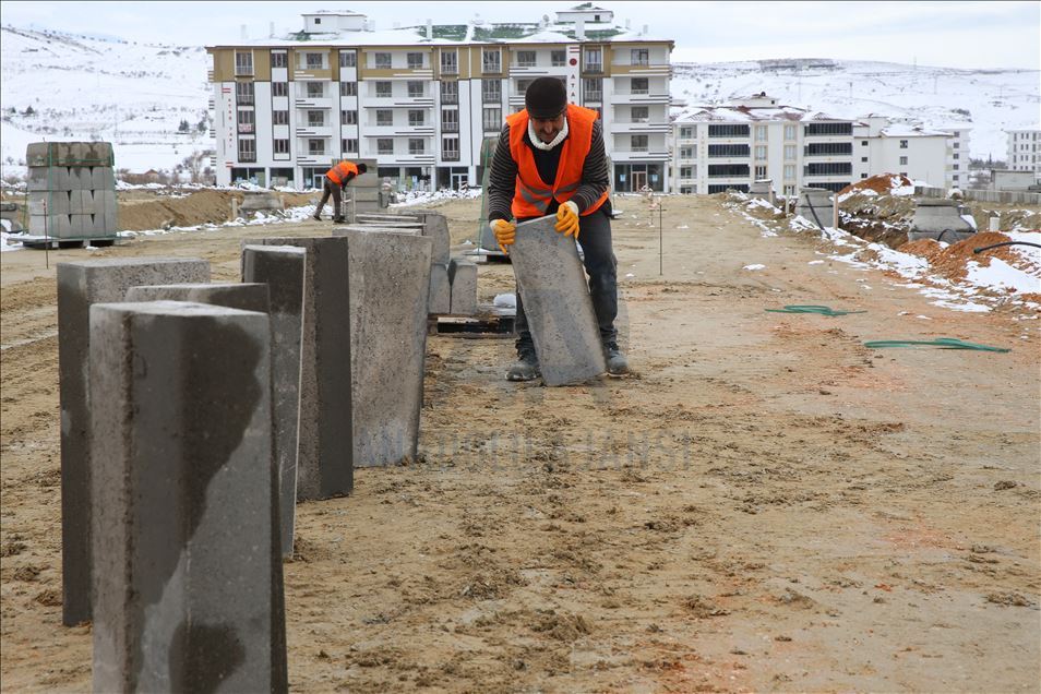 Elazığ'da depremzedelerin yaraları sarılıyor
