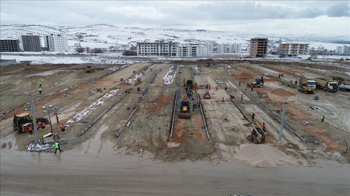 Elazığ'da depremzedelerin yaraları sarılıyor
