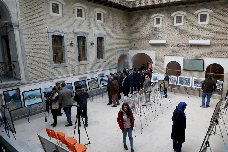 پێشانگایەکی تابلۆ و نیگارکێشی لەسەر قەڵای هەولێر کرایەوە