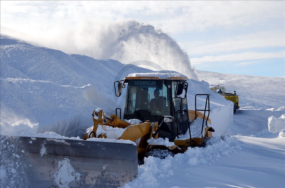 Snow removal works in Turkey’s eastern Mus province - Anadolu Ajansı