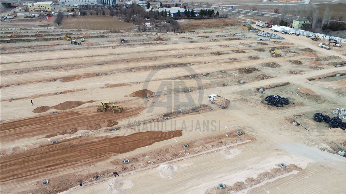 Elazığ'da konteyner kentlerin kurulumu sürüyor