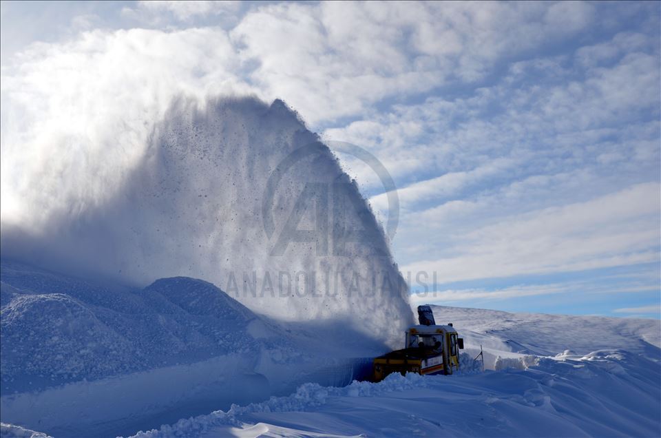 Snow removal works in Turkey’s eastern Mus province