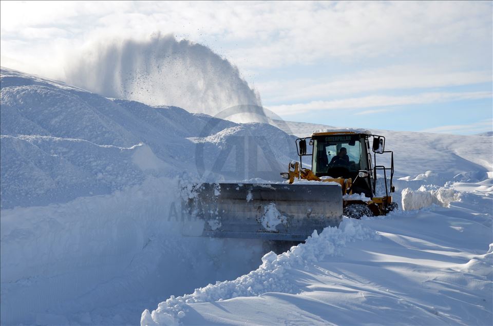 Snow removal works in Turkey’s eastern Mus province