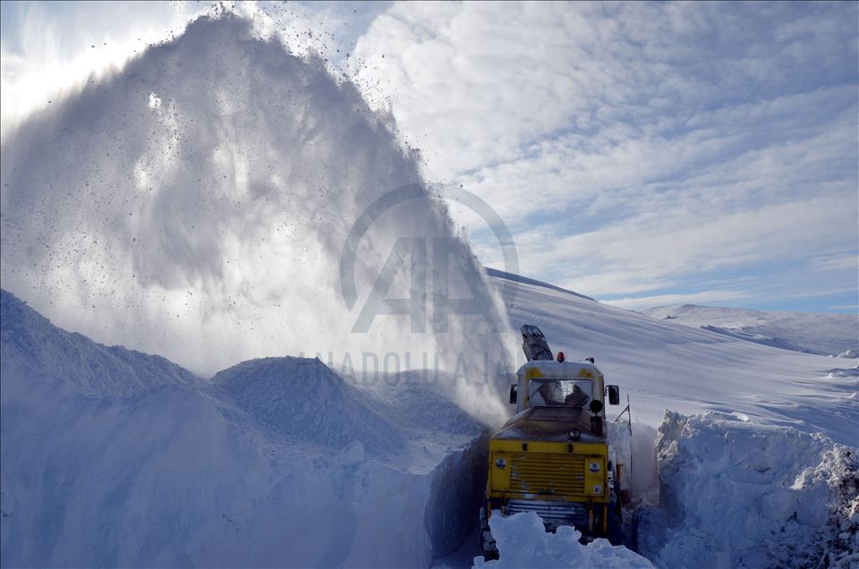 Snow removal works in Turkey’s eastern Mus province
