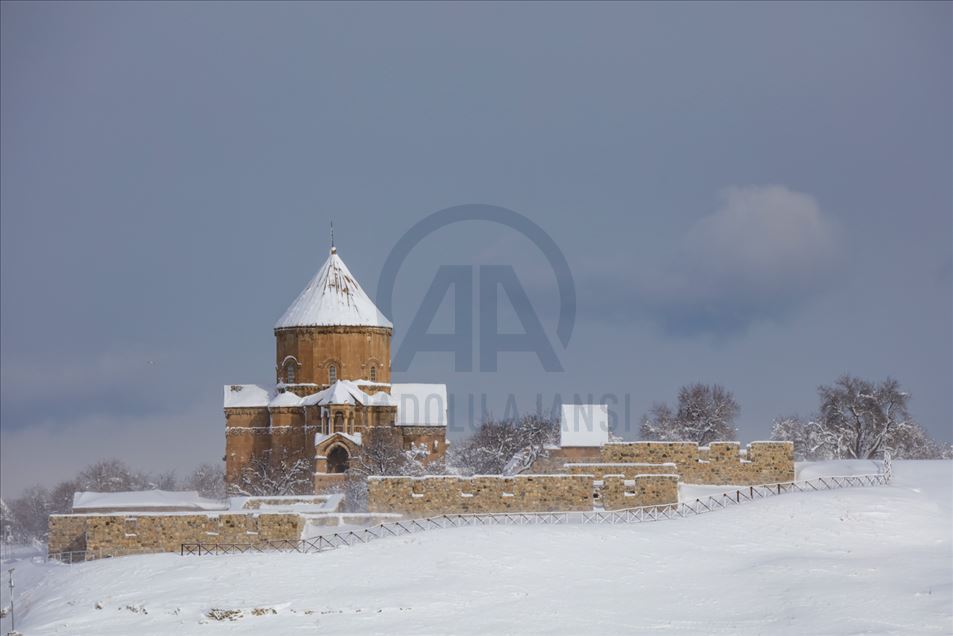 El invierno se apodera de lugares históricos en Van de Turquía