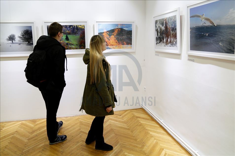 Humani gest: Otvorena humanitarna izložba sarajevskih fotoreportera s ciljem pomoći oboljelim u BiH 